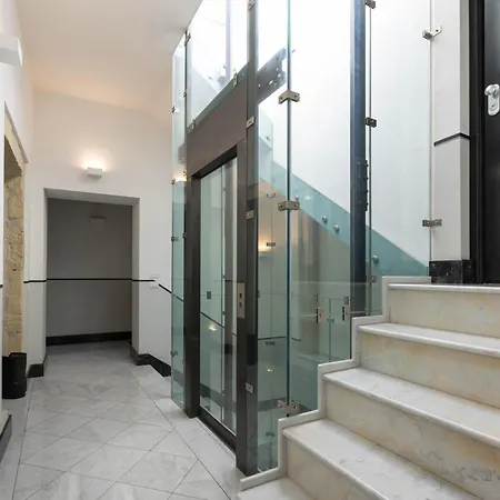 Sulis Rooftop Apartman *